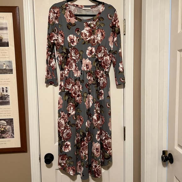 Reborn J Dresses & Skirts - Reborn J Pink and Grey Floral Dress with pockets